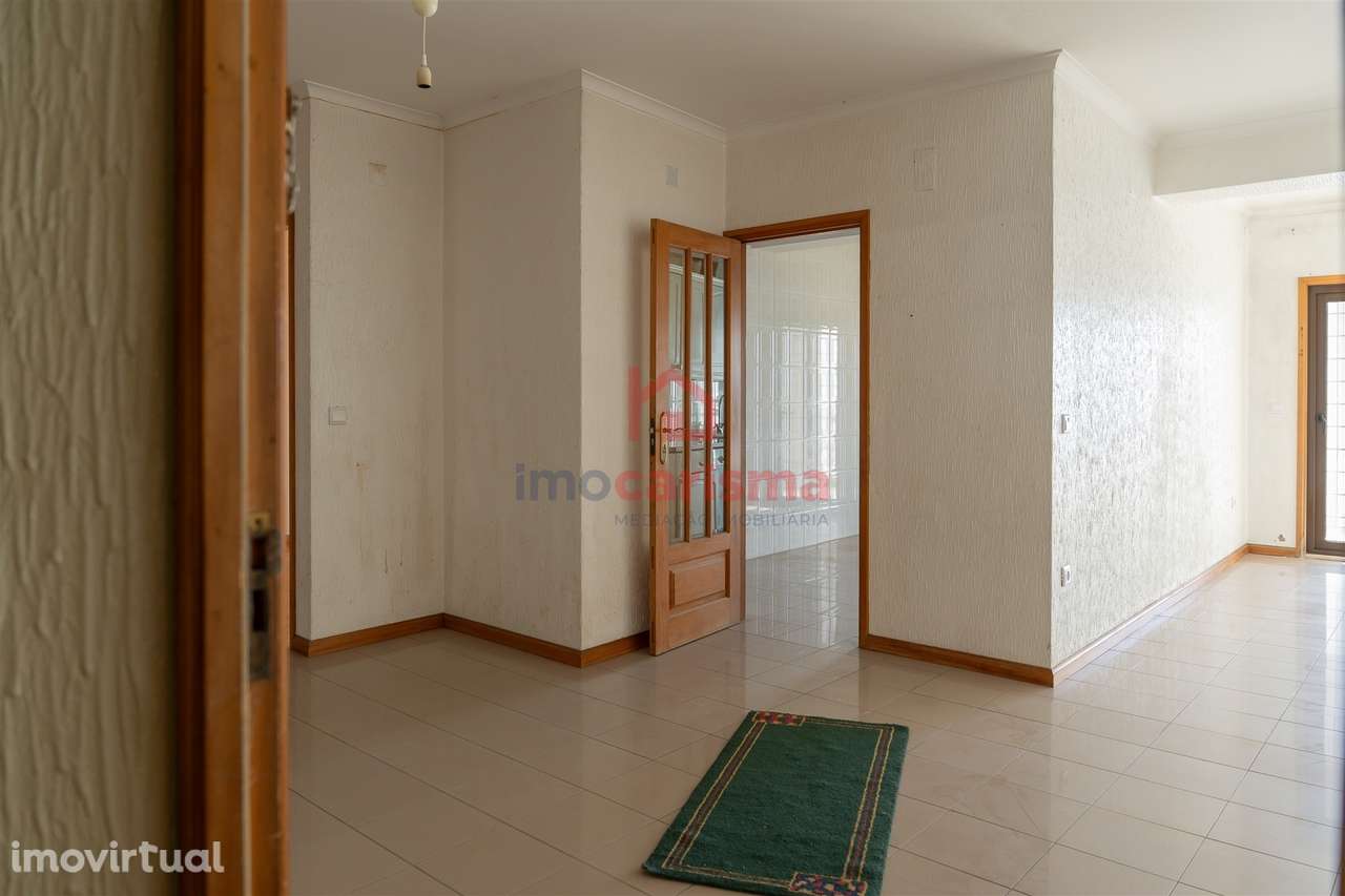 Apartamento T3+1 Duplex na 1.º Linha em Frente à Praia em Aver-o-Mar - Grande imagem: 3/22