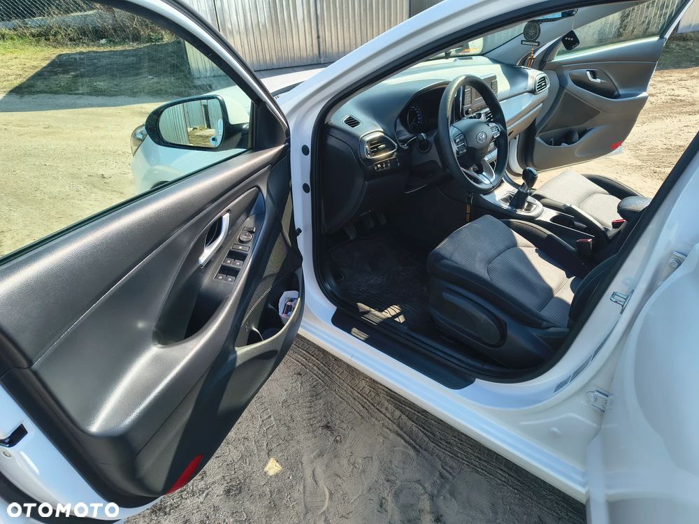 Hyundai i30 1.5 DPI Classic + - 16