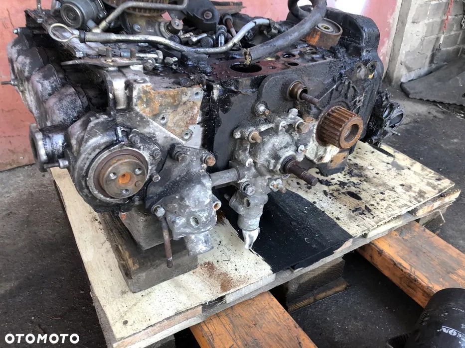 Silnik iveco 2.8tdi słupek - 2