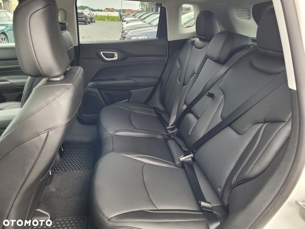 Jeep Compass - 10