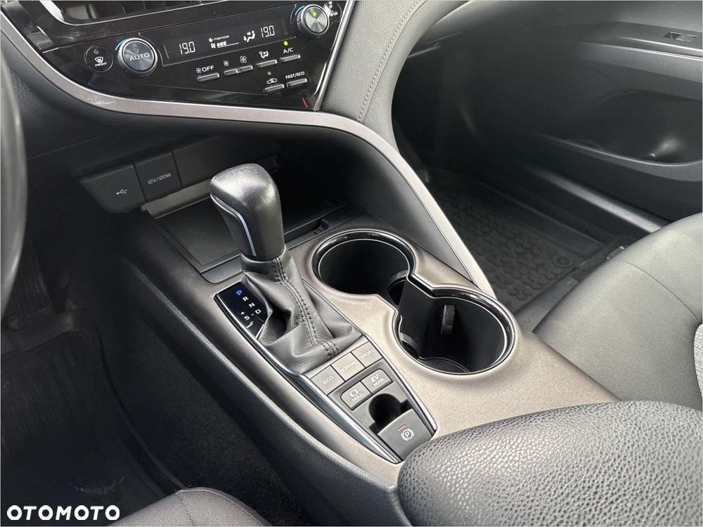 Toyota Camry 2.5 Hybrid Comfort CVT - 14