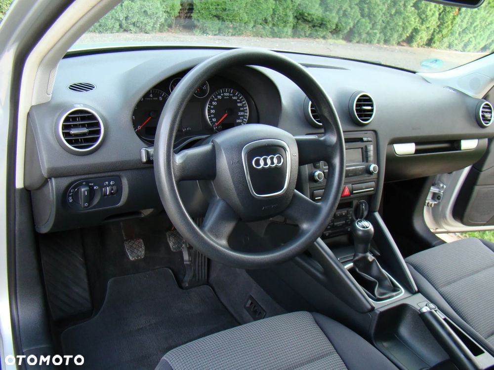 Audi A3 Sportback 1.6 Attraction - 24