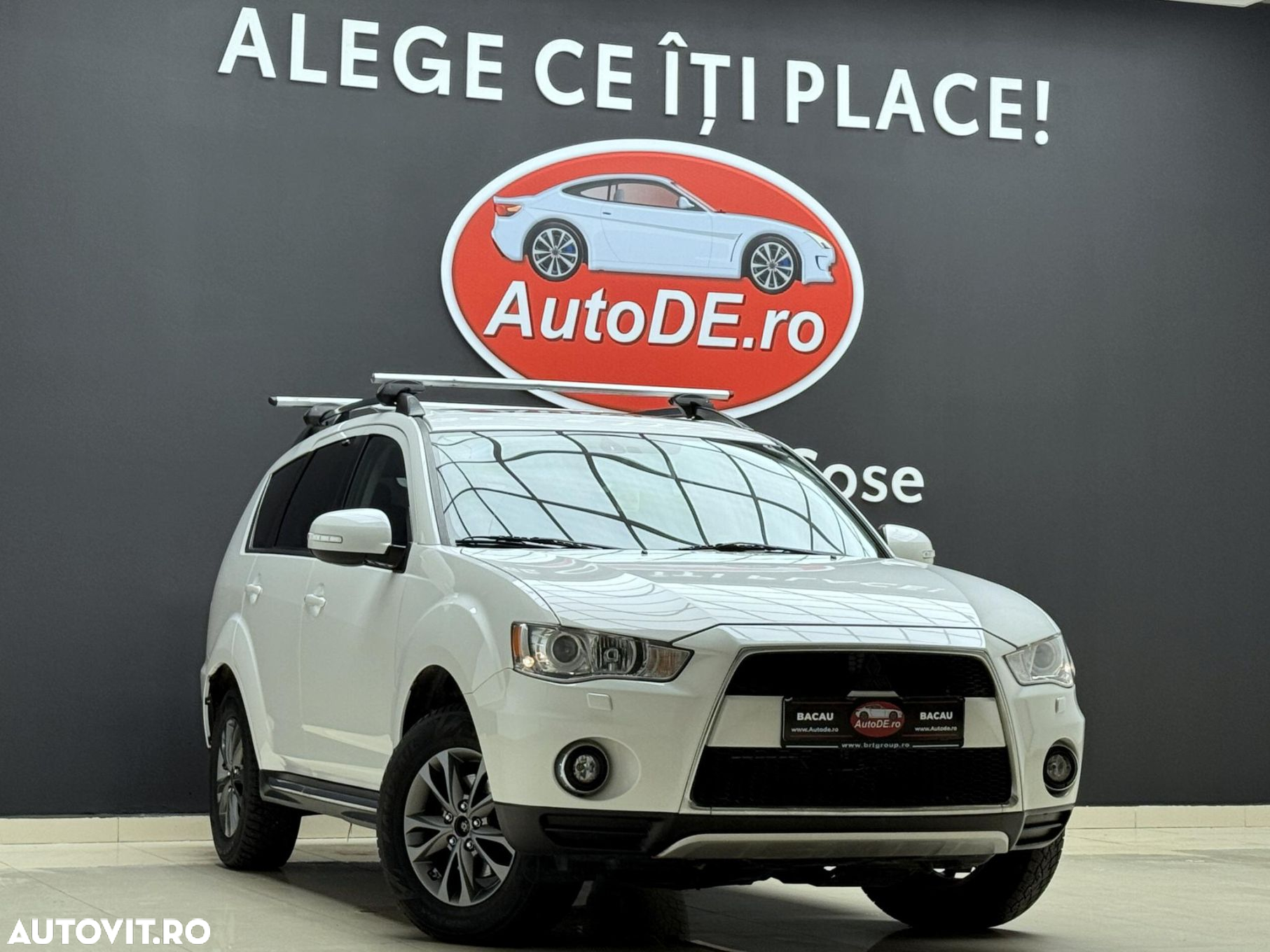 Mitsubishi Outlander - 2