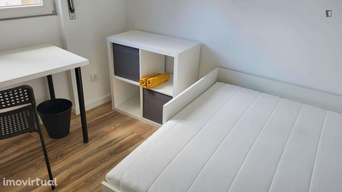 Quarto - localizado em Rio Tinto Porto - Grande imagem: 2/20