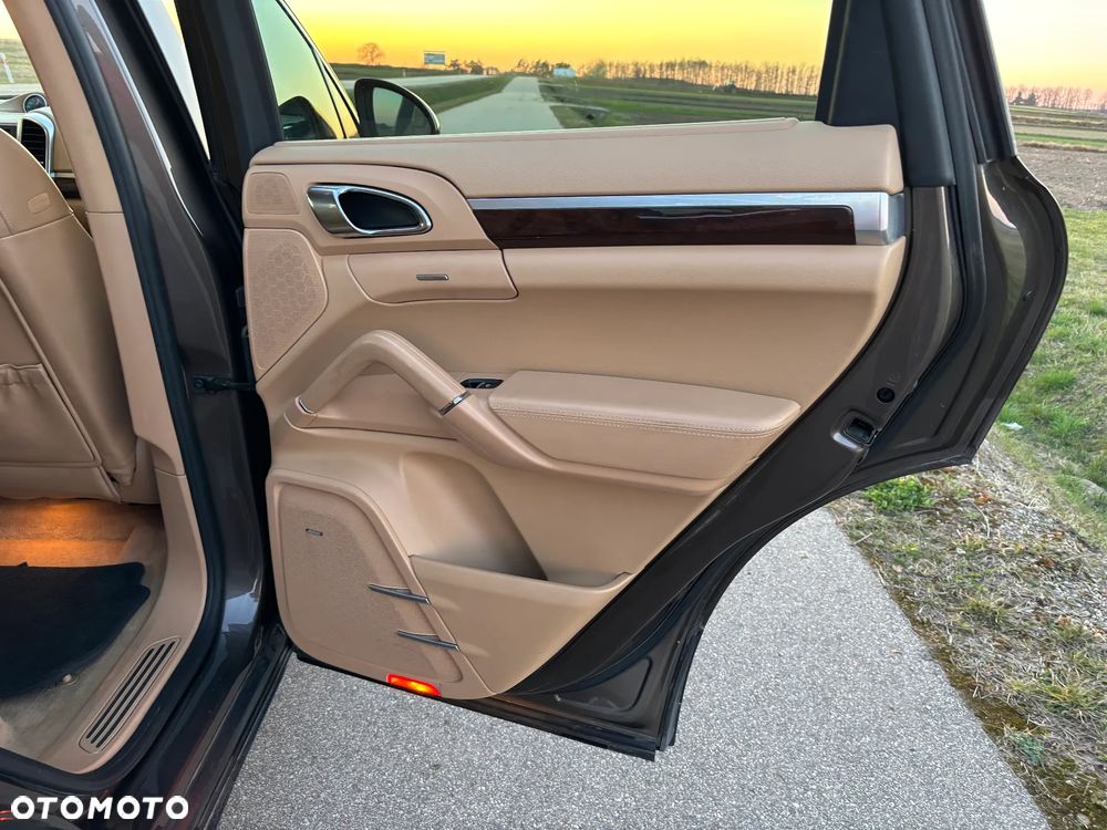Porsche Cayenne Tiptronic S - 11