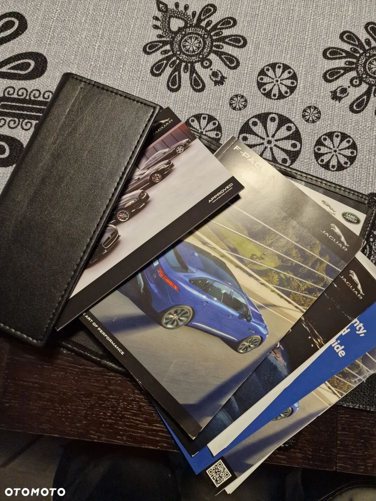 Jaguar F-Pace 25t AWD Prestige - 19