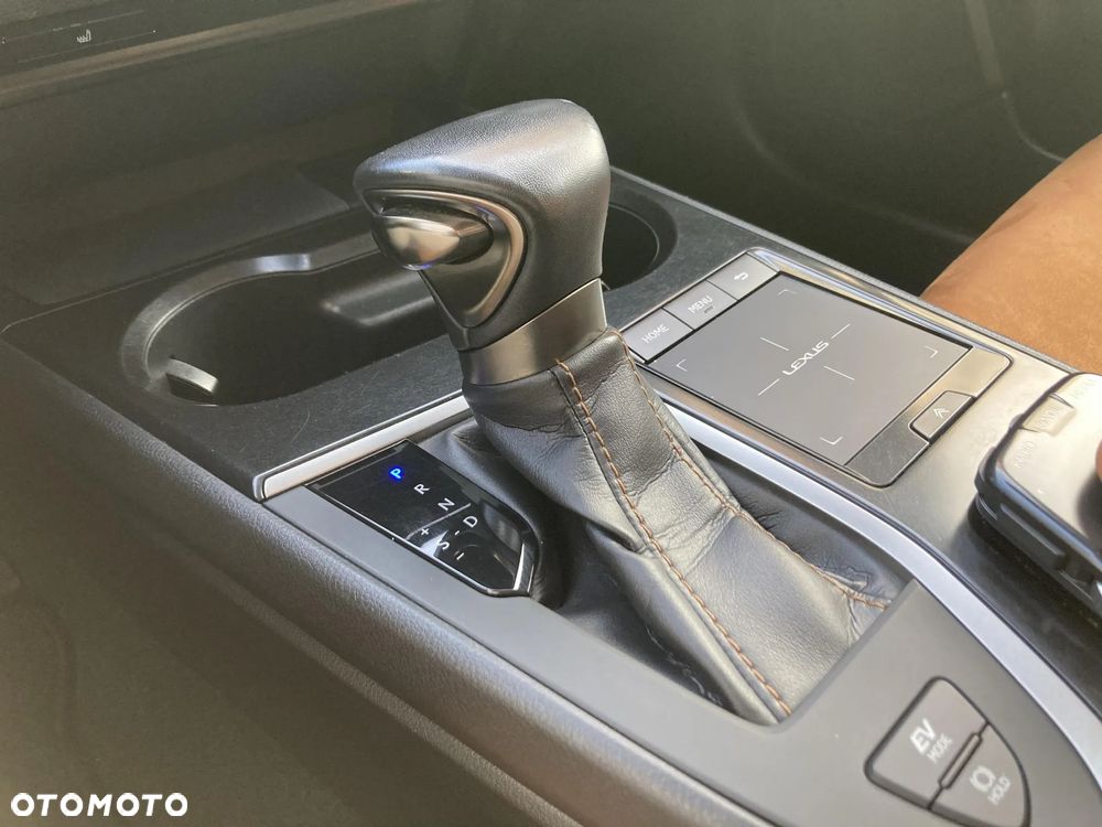 Lexus UX 250h Elegance 2WD - 15