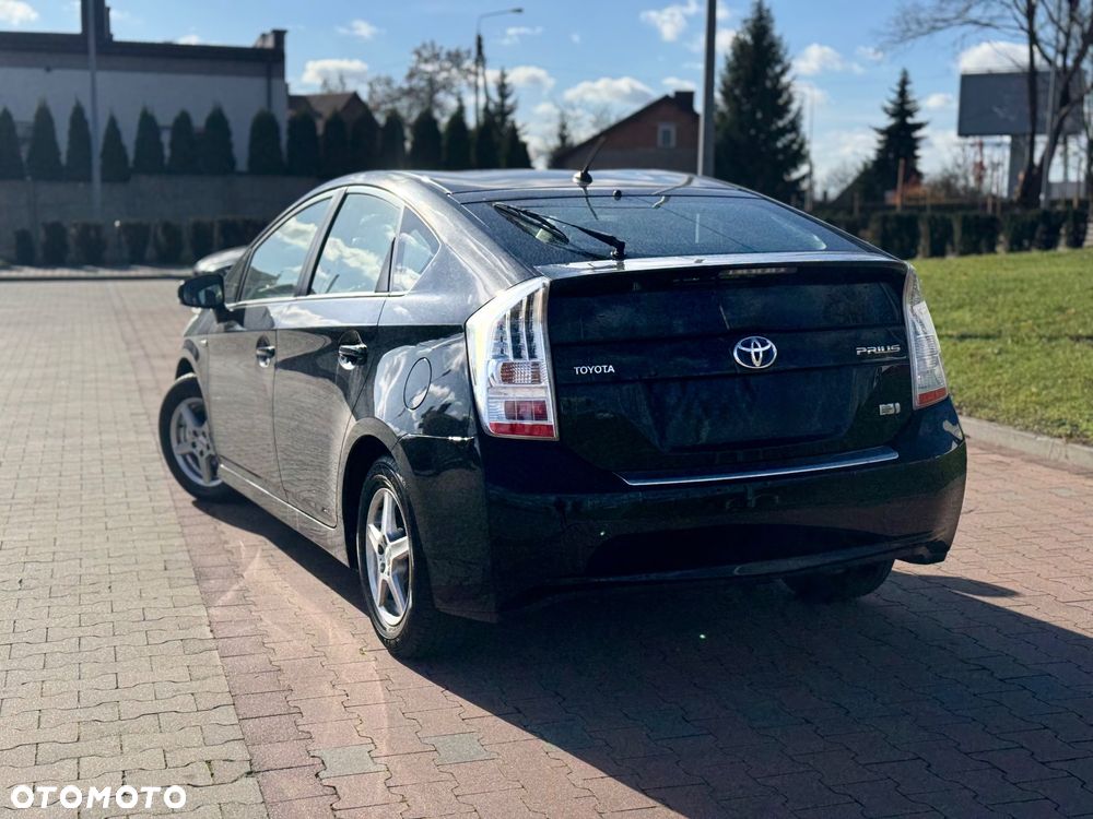 Toyota Prius - 4