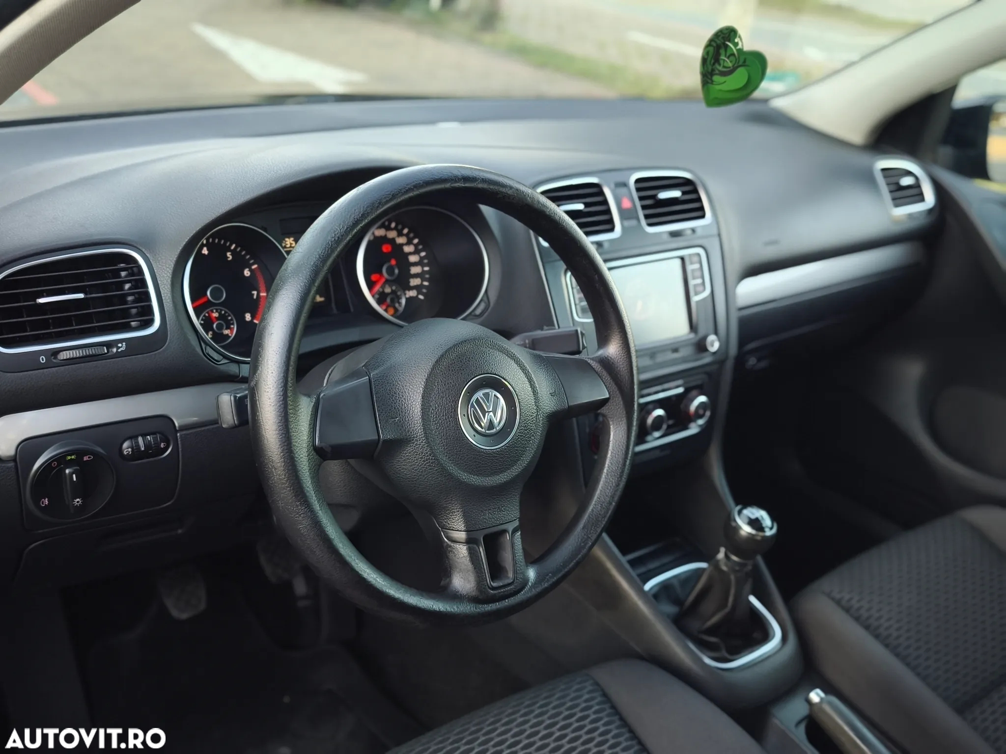Volkswagen Golf - 6
