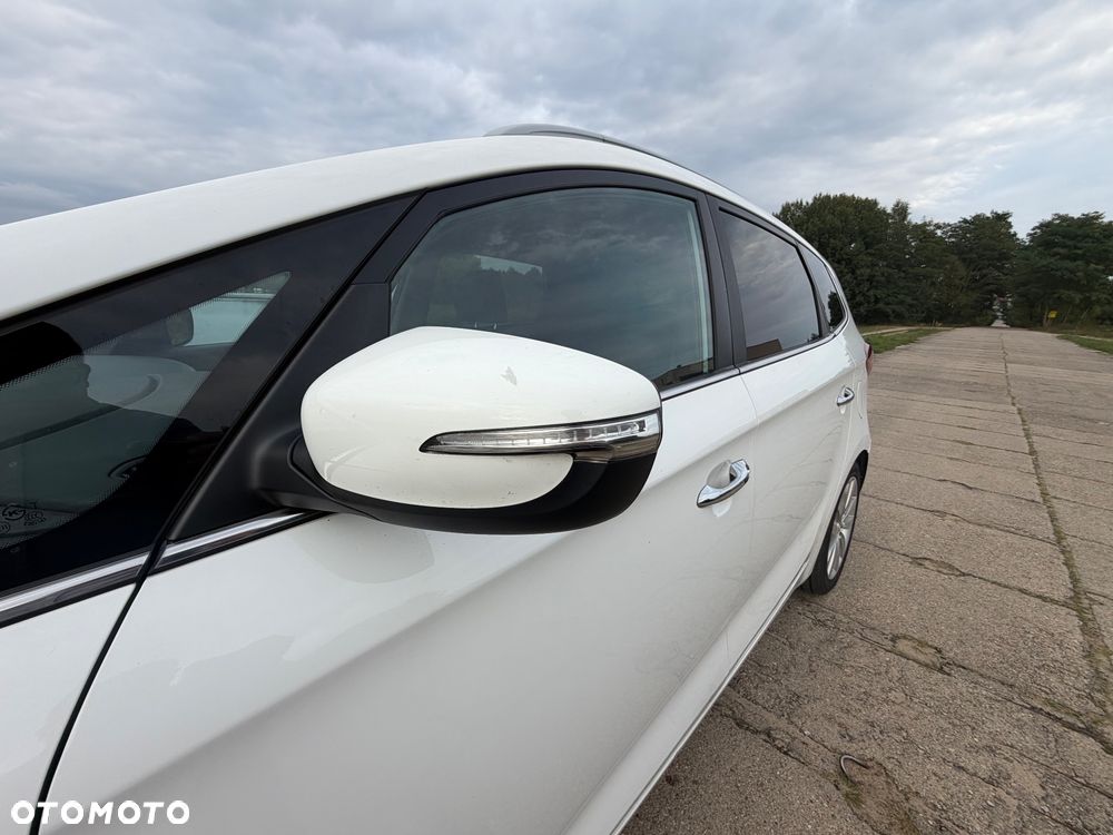 Kia Carens 2015 photo 3