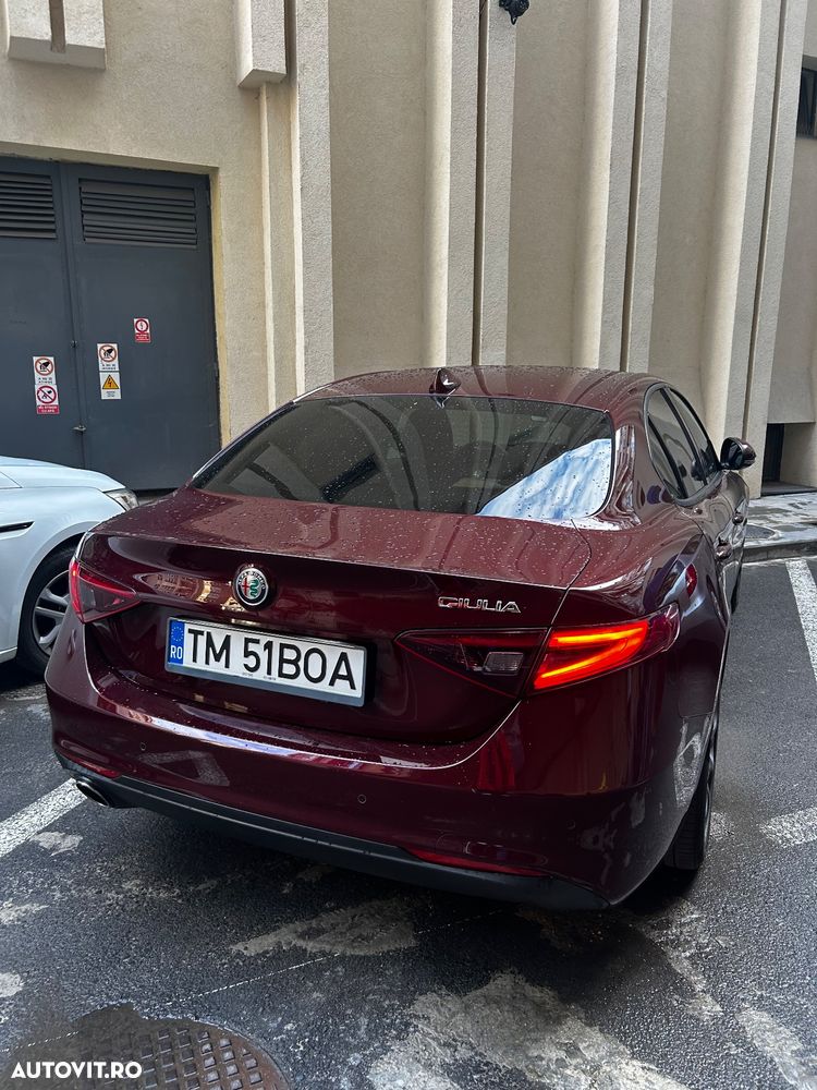 Alfa Romeo Giulia 2.0 Turbo 16V AT8 Business - 2