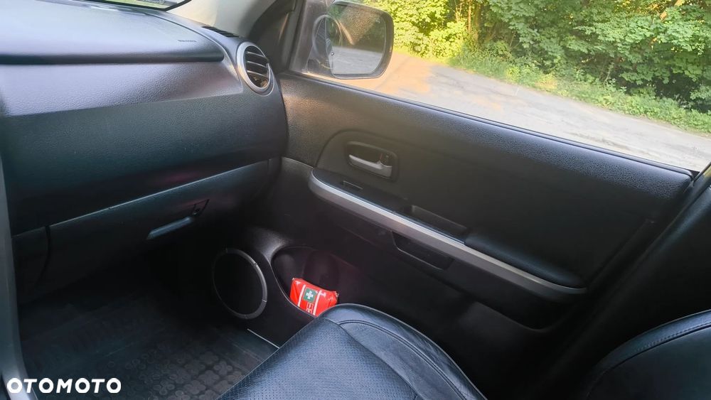 Suzuki Grand Vitara 2.0 - 18