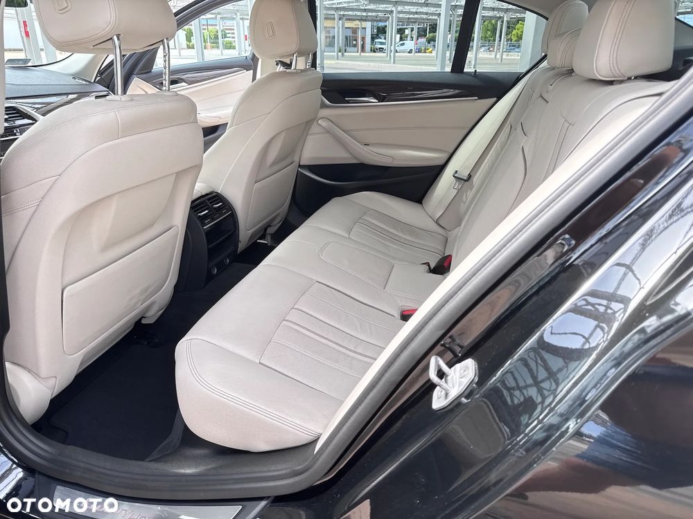 BMW Seria 5 520d Luxury Line - 11
