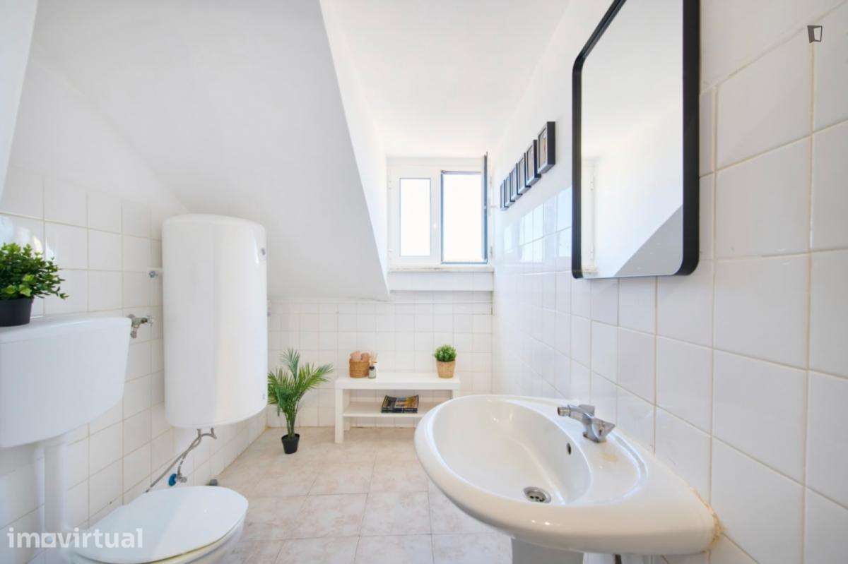 Quarto - localizado em São Bento Lisbon - Grande imagem: 3/31