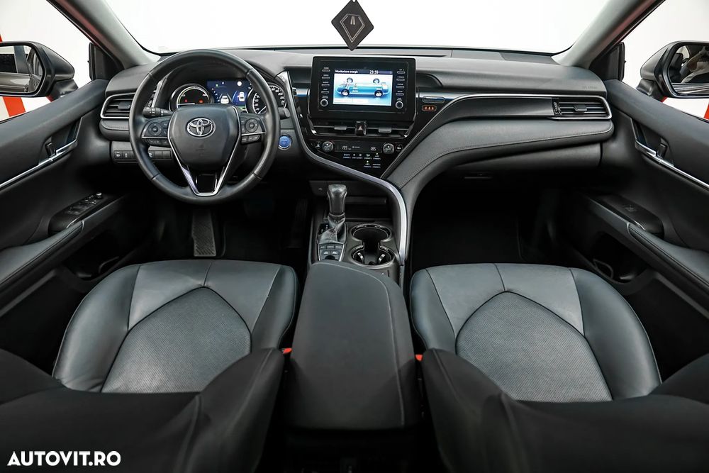 Toyota Camry Luxury - 2