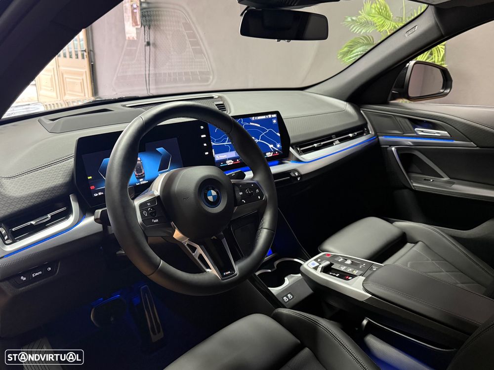 BMW iX2 eDrive20 Pack Desportivo M - 4