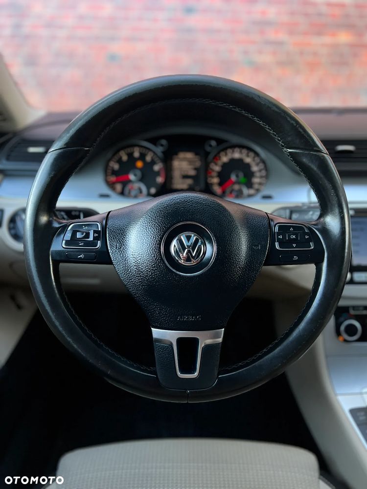 Volkswagen Passat - 36