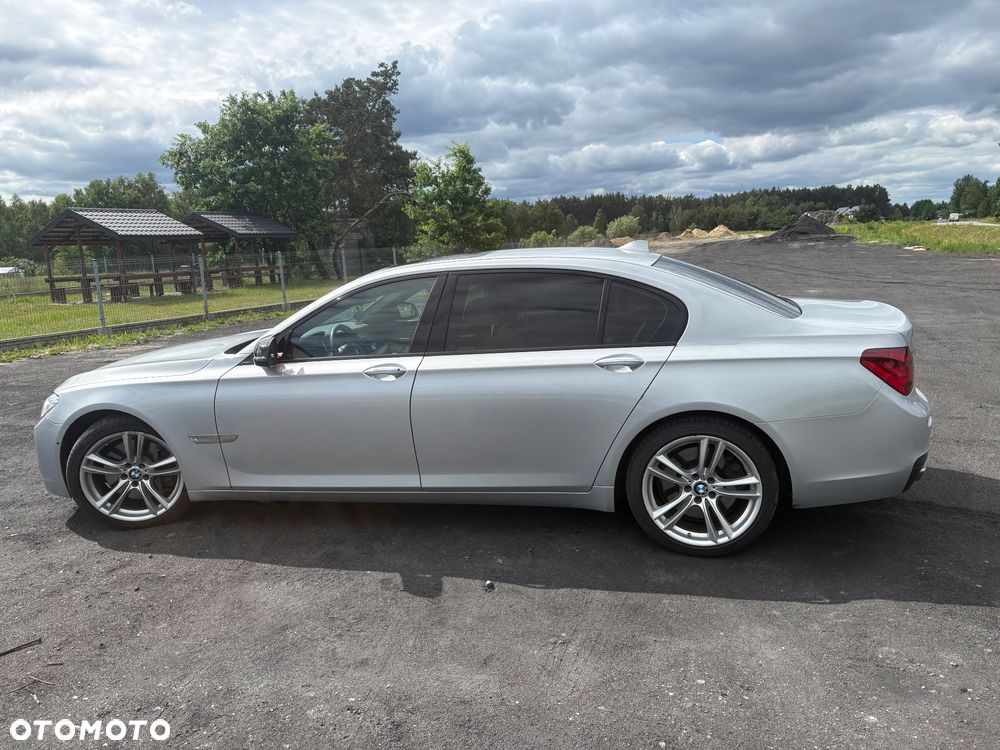 BMW Seria 7 750Li - 1