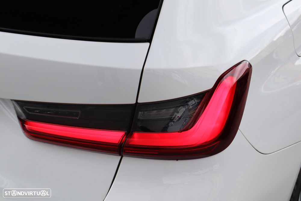 BMW 330 e Pack Desportivo M Auto - 9