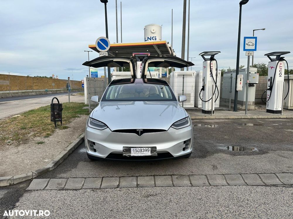 Tesla Model X - 21