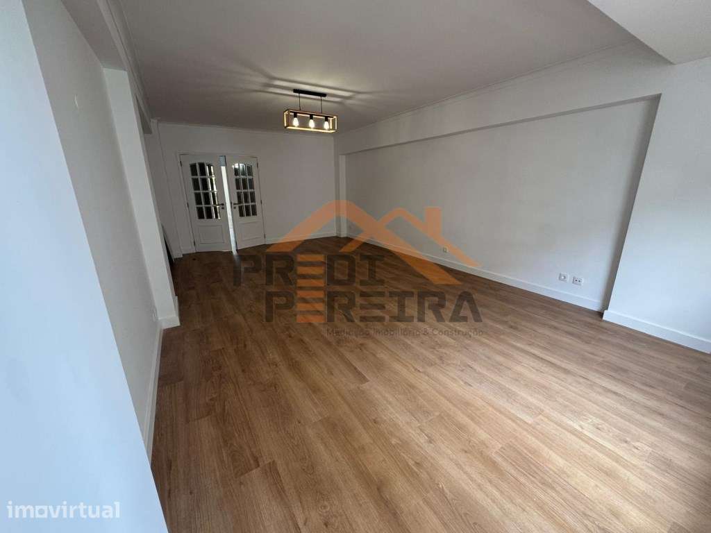 Situado nas Laranjeiras, São Domingos de Benfica, T3 remodelado com... - Grande imagem: 3/37