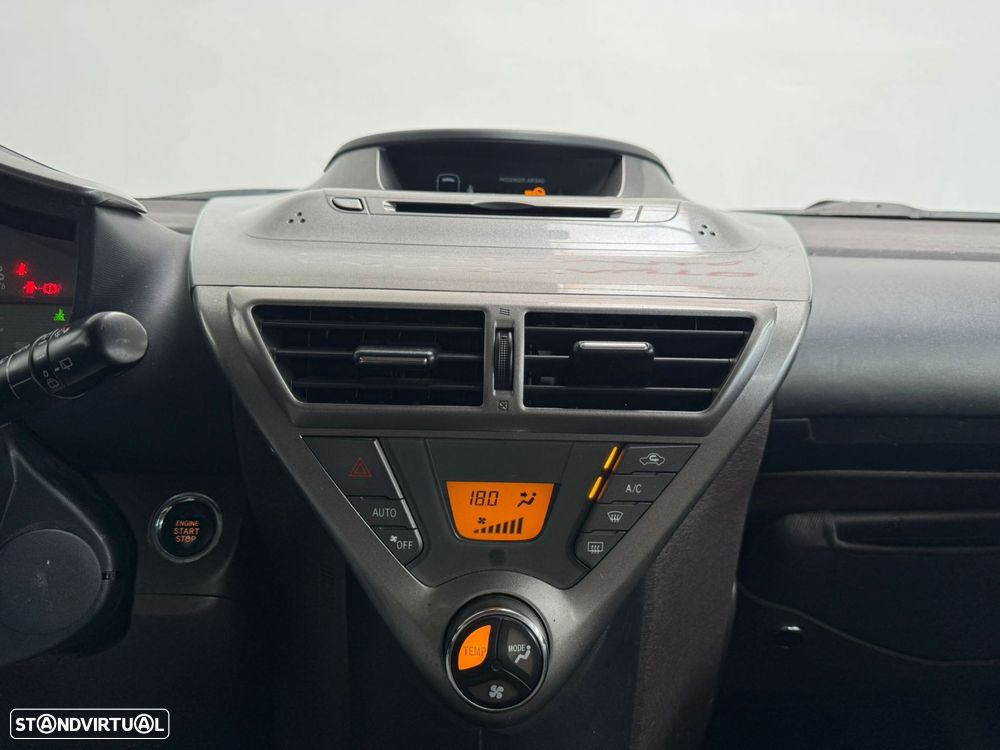 Toyota iQ 1.4 D-4D 2 EP - 32