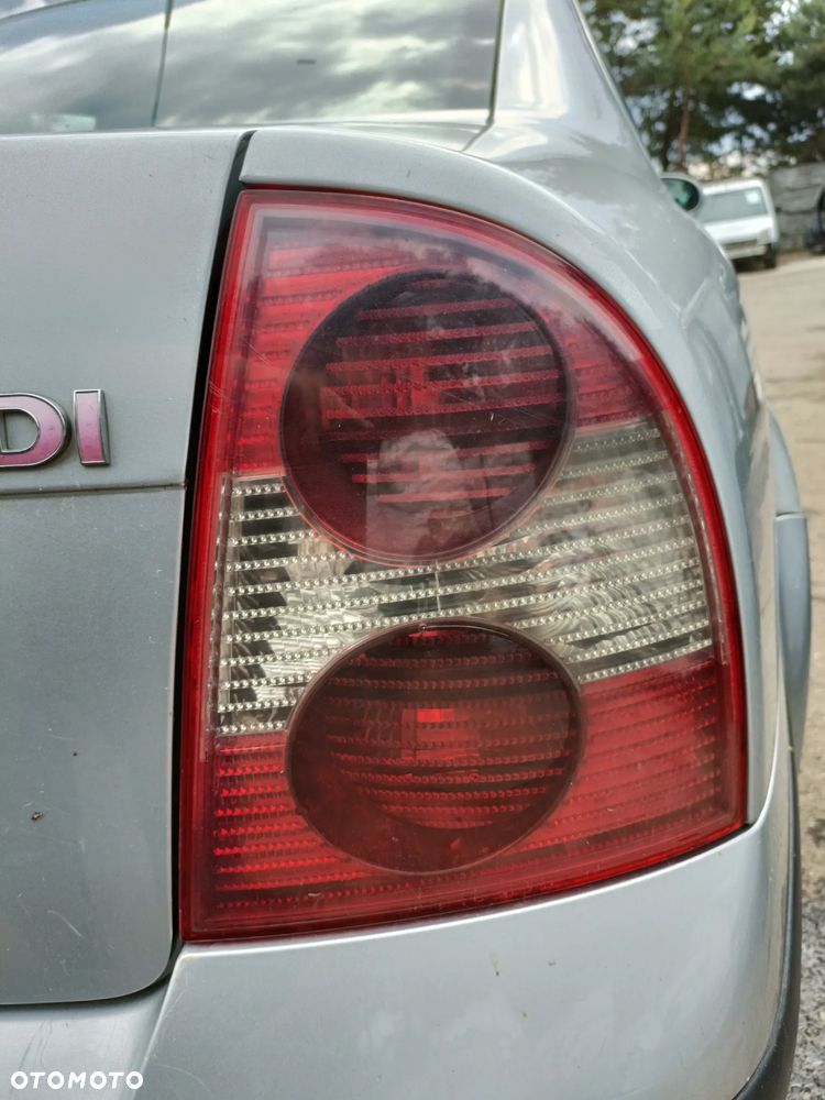 VOLKSWAGEN PASSAT B5 00-05 2004 r. LIFT SEDAN lampa prawy tył PT EU * - 1