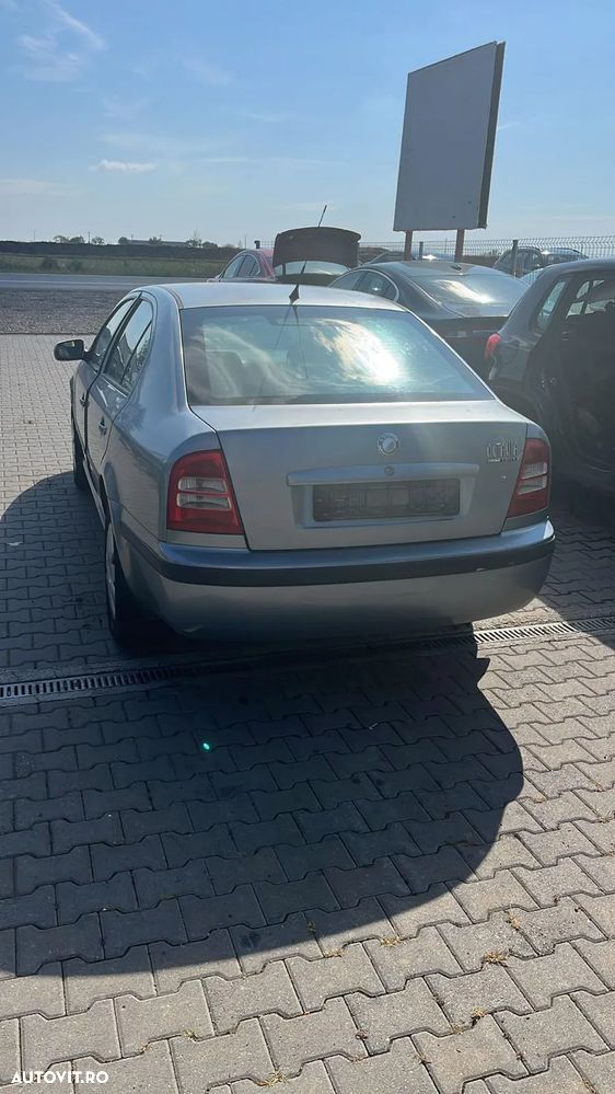 Dezmembram Skoda Octavia 1 1.6 benzina an fabricatie 2004 - 3