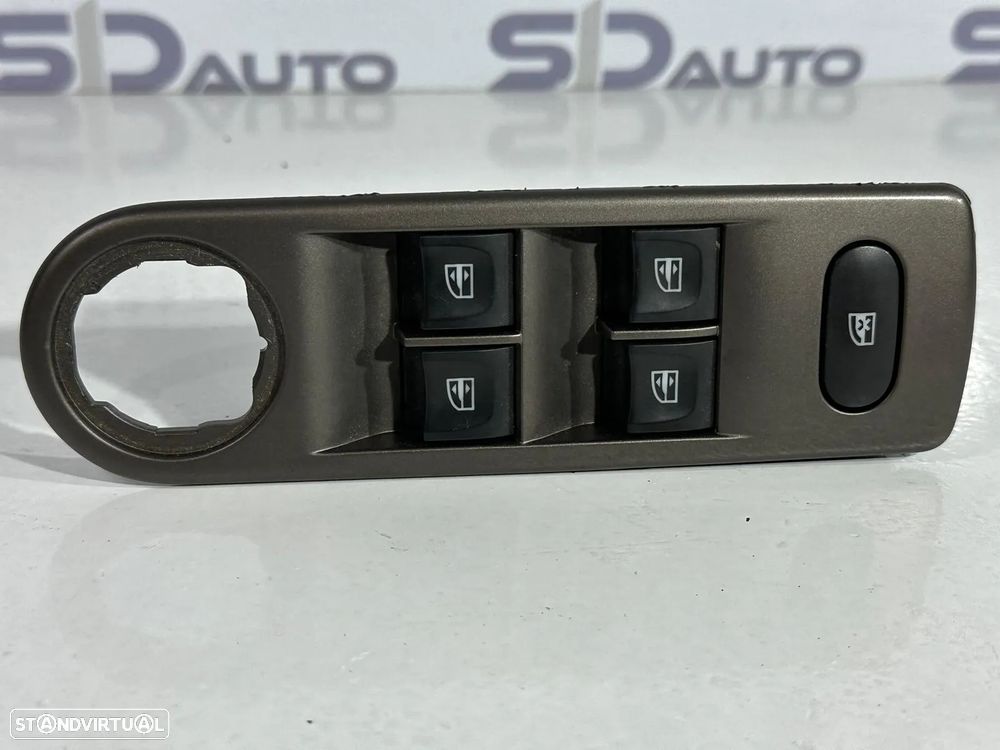 Interruptor Vidros Frente Esquerdo - Renault Captur (2016)