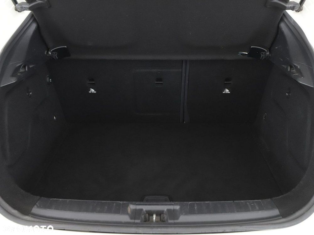 Infiniti Q30 - 21