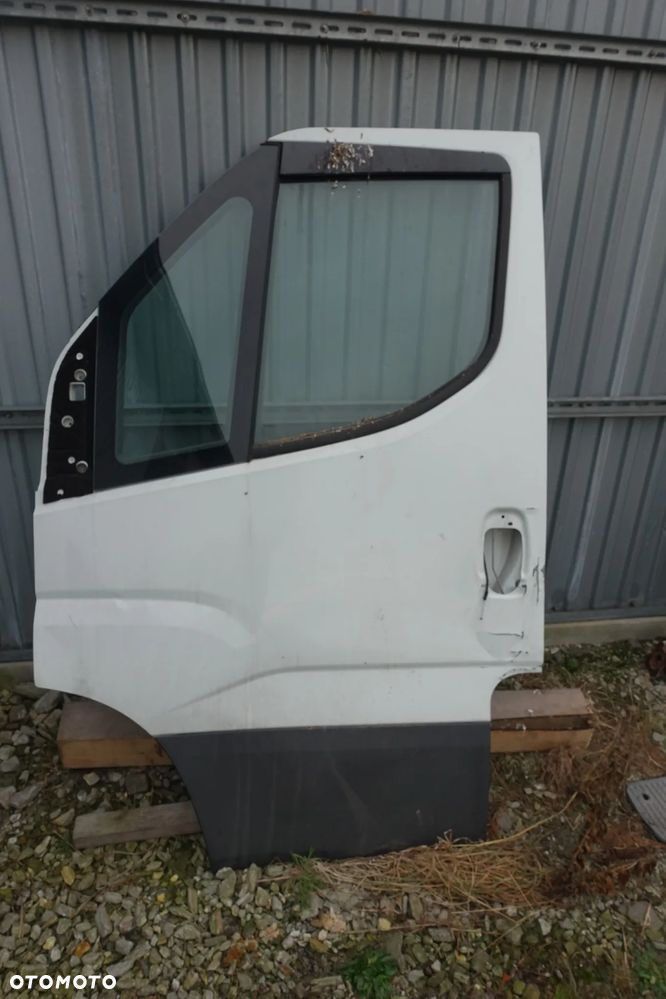 DRZWI LEWY PRZÓD IVECO DAILY 17r.