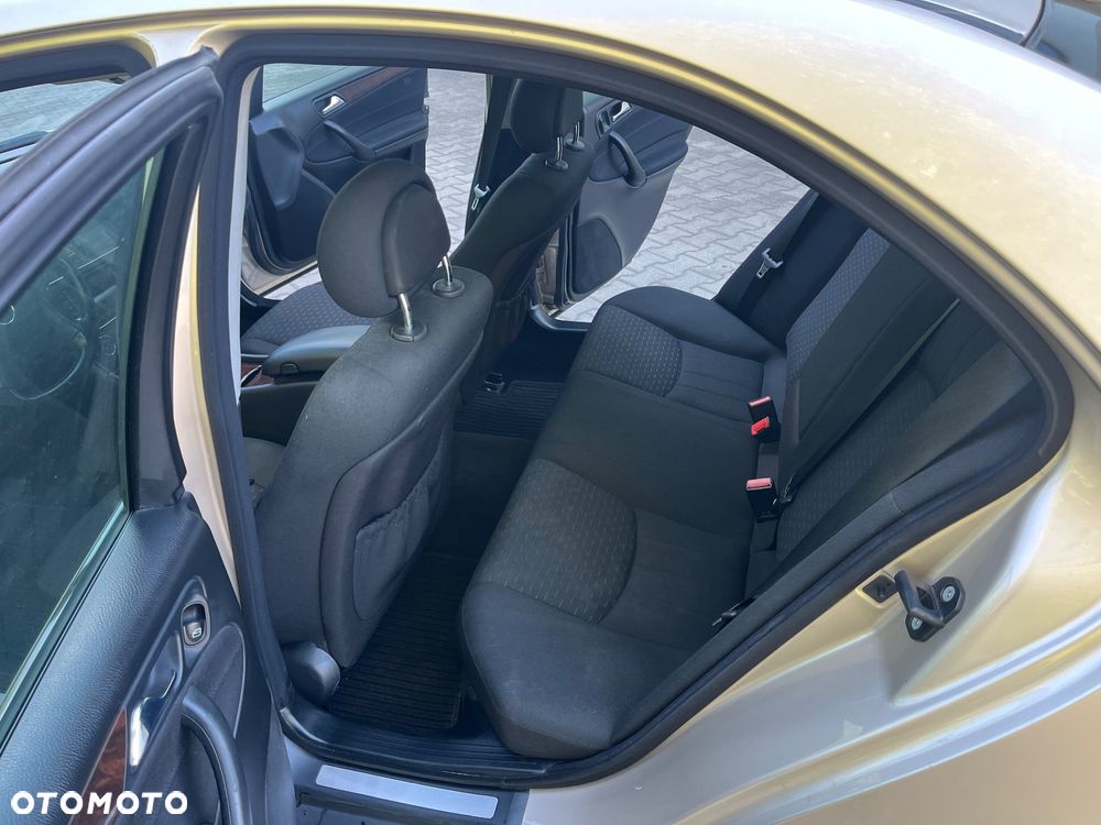 Mercedes-Benz Klasa C 240 4Matic Elegance - 12