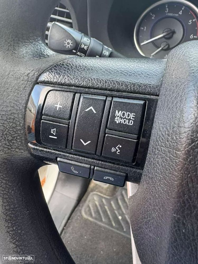 Toyota Hilux 2.4 D-4D 4WD CD CM - 6