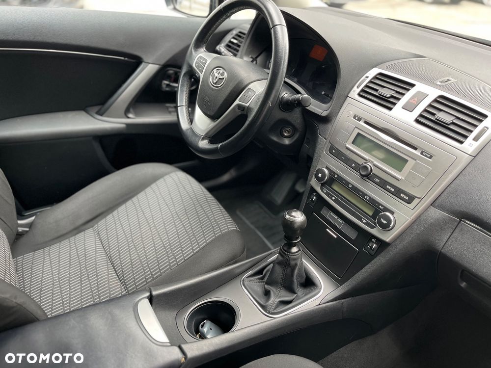 Toyota Avensis 1.6 Comfort - 23