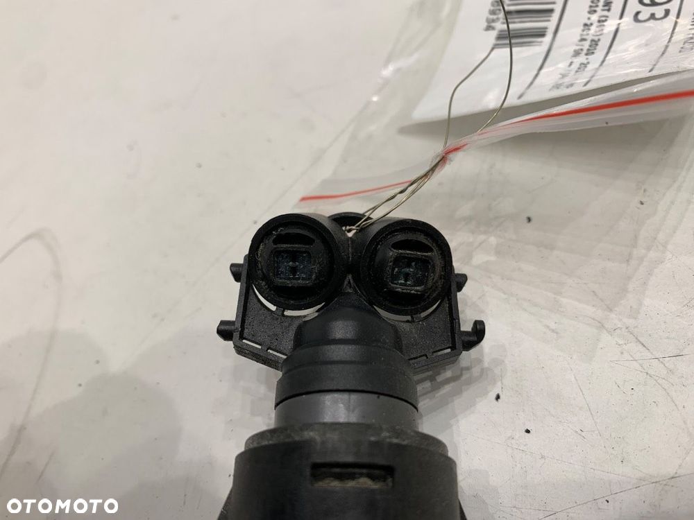 SPRYSKIWACZ REFLEKTORA PRAWY PRZÓD  VW PASSAT B7 Variant (365) 2010 - 2015 1.8 TSI 118 kW [160 KM] - 3