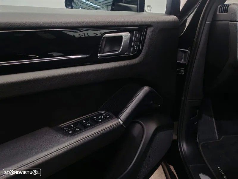 Porsche Cayenne Coupé E-Hybrid - 24