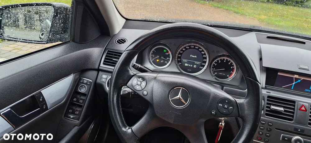Mercedes-Benz Klasa C 180 CGI Automatik BlueEFFICIENCY Avantgarde - 6