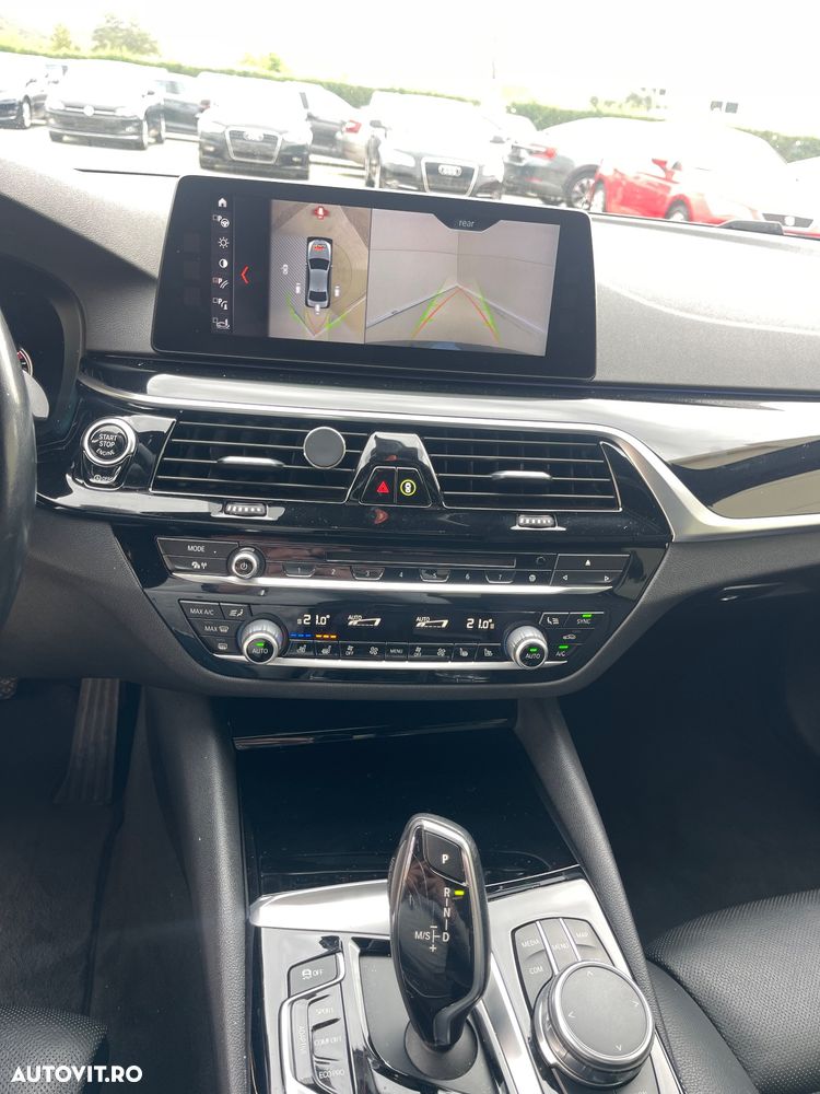 BMW Seria 5 520d xDrive AT - 32
