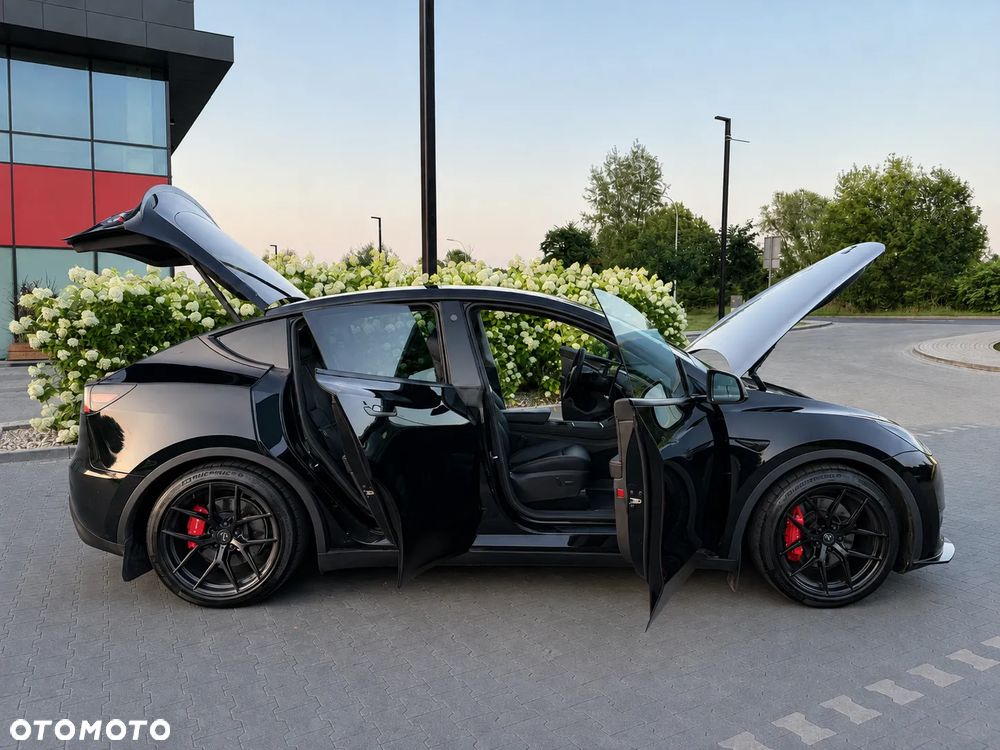 Tesla Model Y Performance AWD - 12