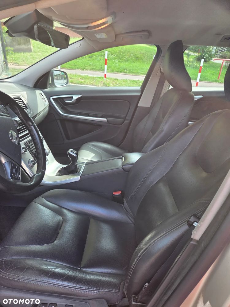 Volvo V60 D2 Drive-E Dynamic Edition (Kinetic) - 16