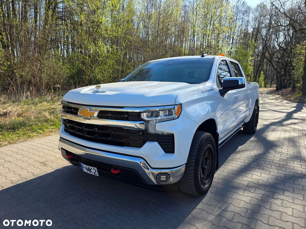 Chevrolet Silverado - 3