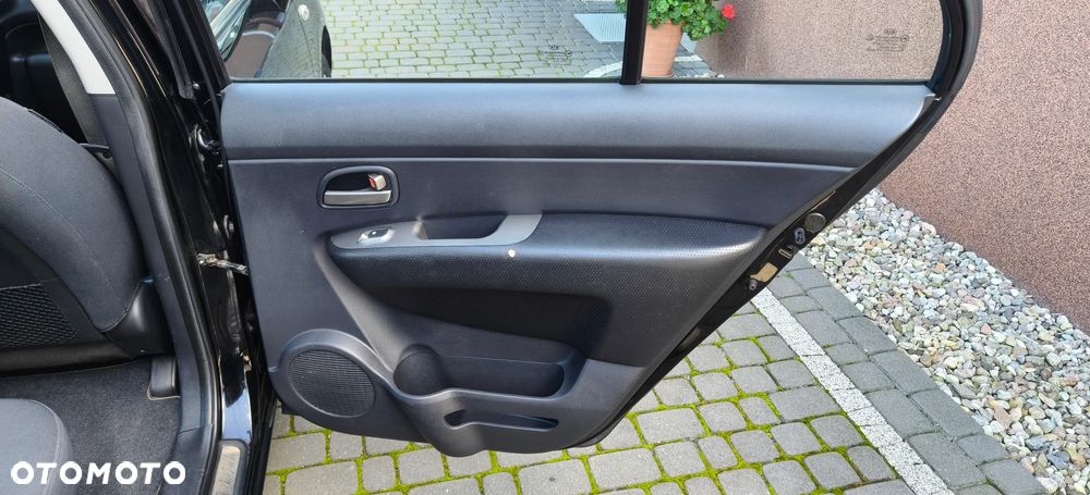 Kia Carens 2.0 CRDi Tour - 14