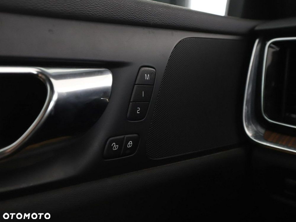 Volvo V60 T8 AWD Recharge Geartronic Inscription - 39