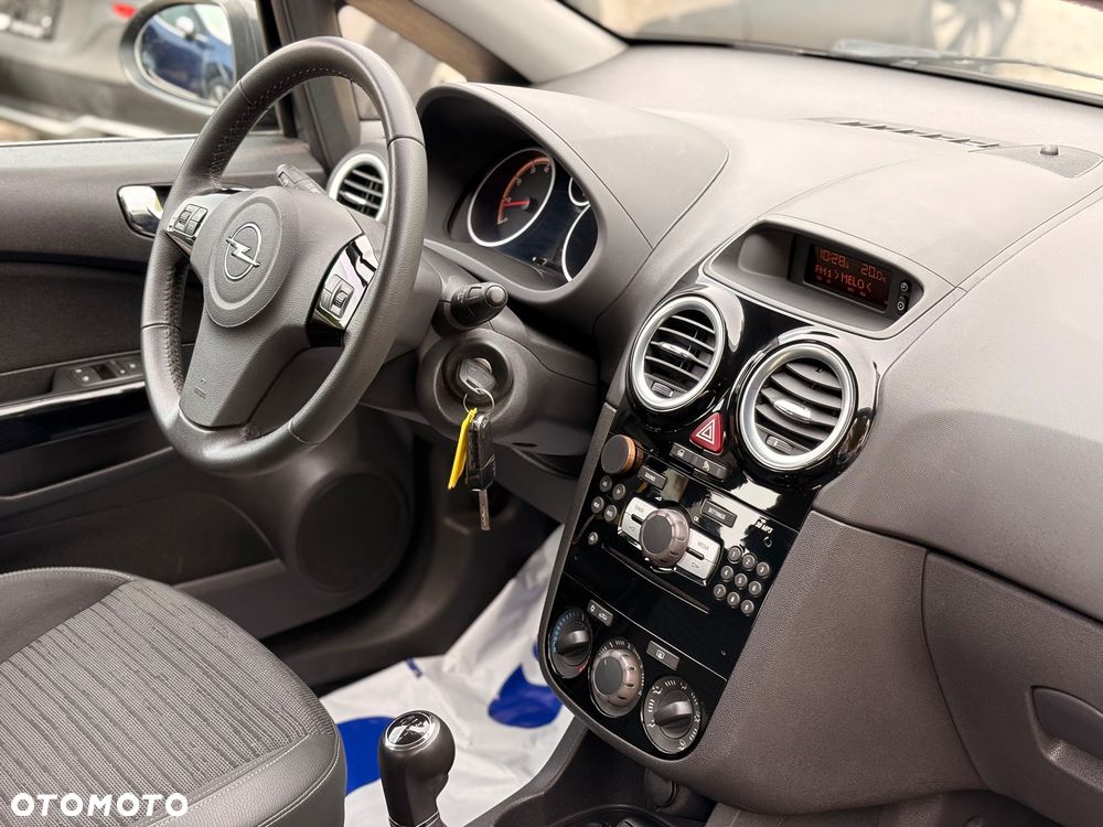 Opel Corsa 1.2 16V Essentia - 22