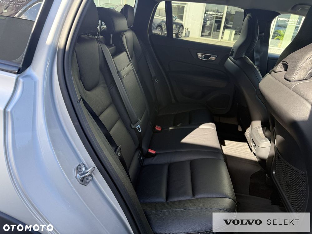 Volvo V60 Cross Country - 33