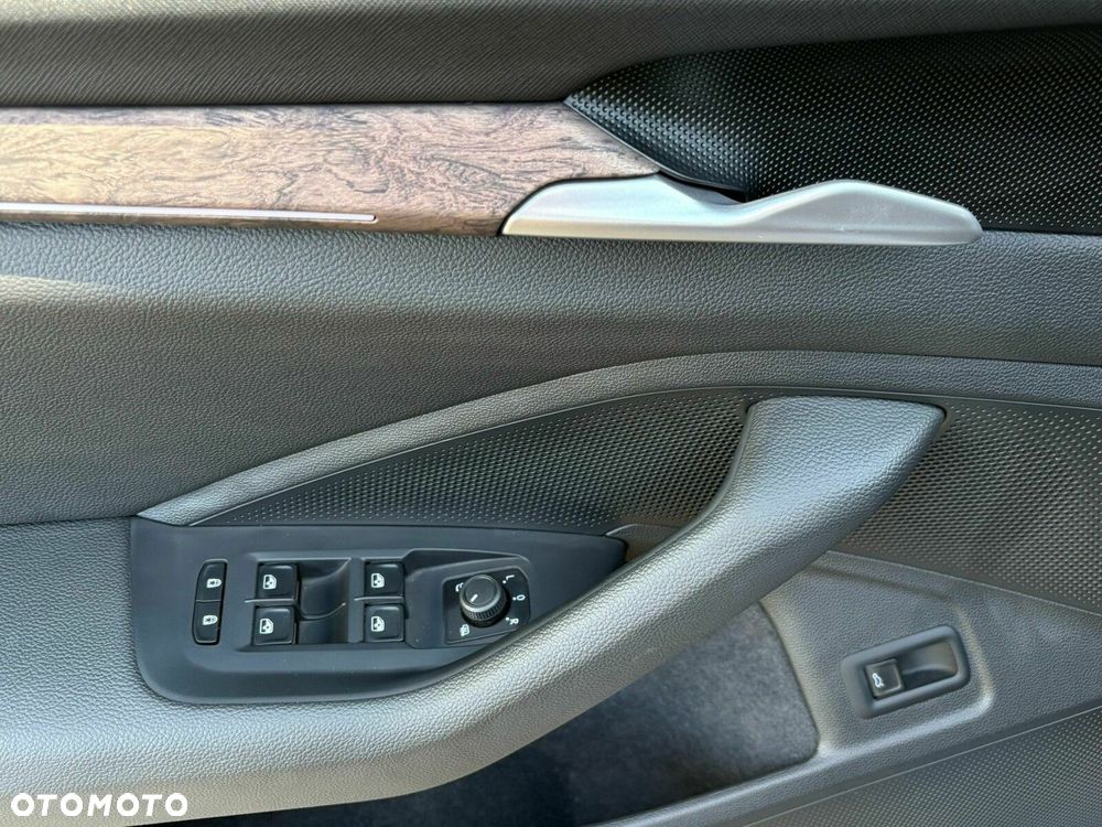 Skoda Superb 2.0 TDI SCR 4x4 L&K DSG - 10