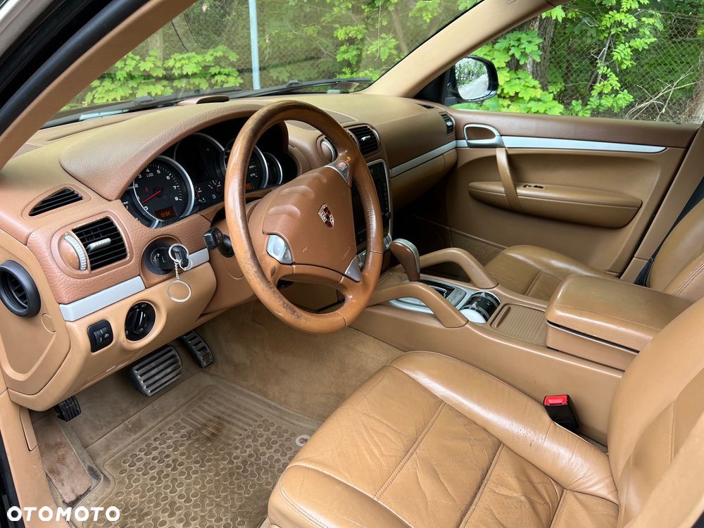 Porsche Cayenne - 2