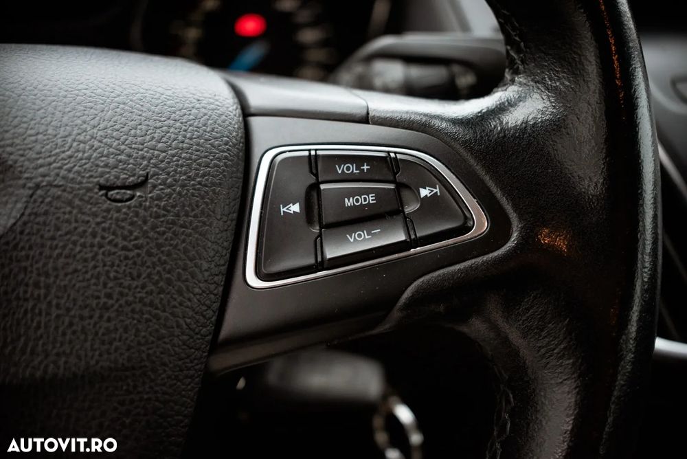 Ford Focus 1.0 EcoBoost Trend - 26