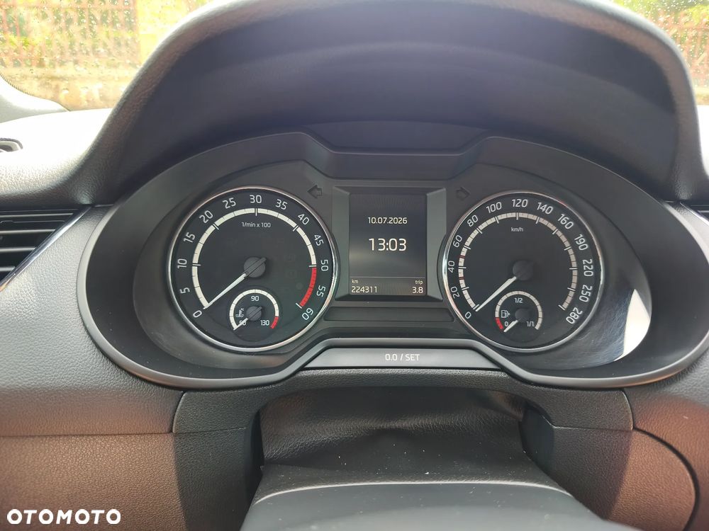 Skoda Octavia 2.0 TDI DSG RS - 18