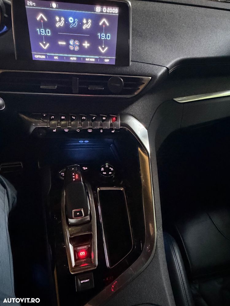 Peugeot 5008 - 8